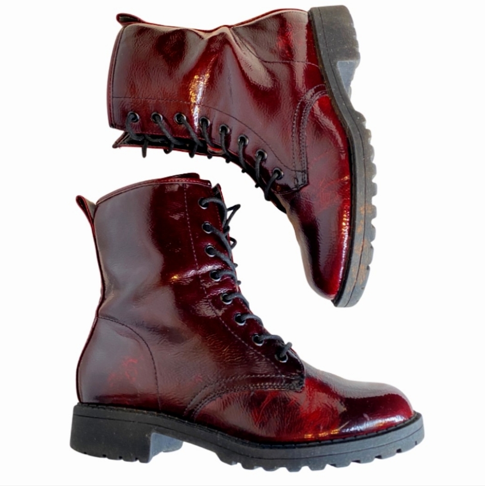 Jellypop Women's Patten Leather Cranberry Lace-Up Boots